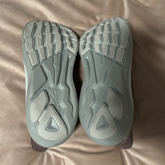 Altra Women’s Experience Flow size 8.5 in new condition, purple/gray - Picture 5 of 5